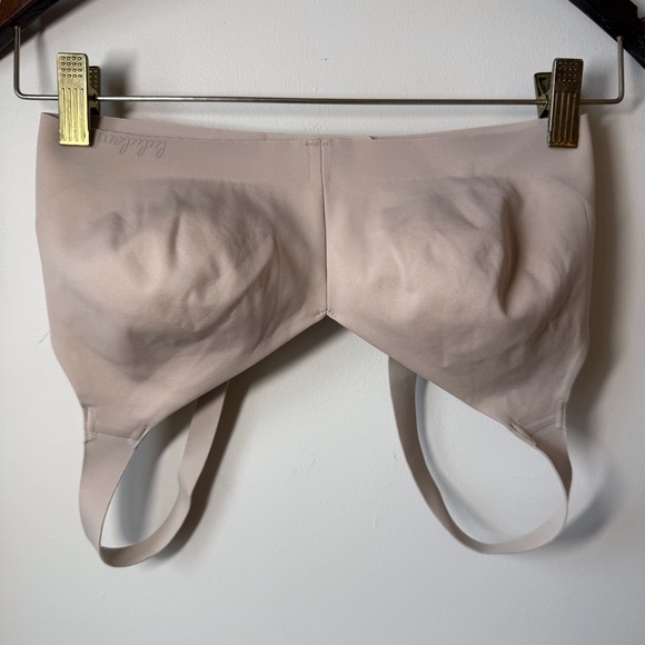 Lululemon Bra. Size 32DD. No pads, Lulu spellout on band. No flaws. - Picture 4 of 5